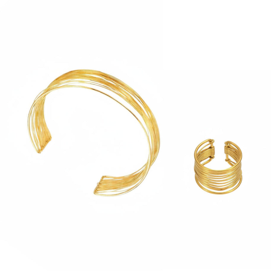 Conjunto de pulsera y anillo ajustable y resistente al agua. Están confeccionados en acero inoxidable con baño de oro 18 kilates o plata rodiada. Gold plated stainless Steel adjustable waterproof bracelet and ring set