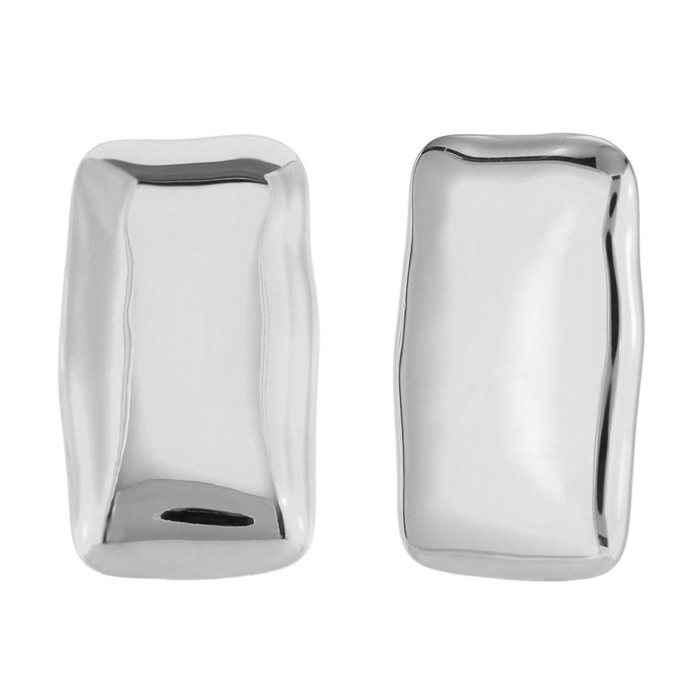 PENDIENTES rectangulares GRANDES ESTILO VINTAGE para invitada a boda. Son de acero hipoalergénico resistente al agua y bañado en oro. Diseño similar a bottega veneta y los ha llevado maria pombo