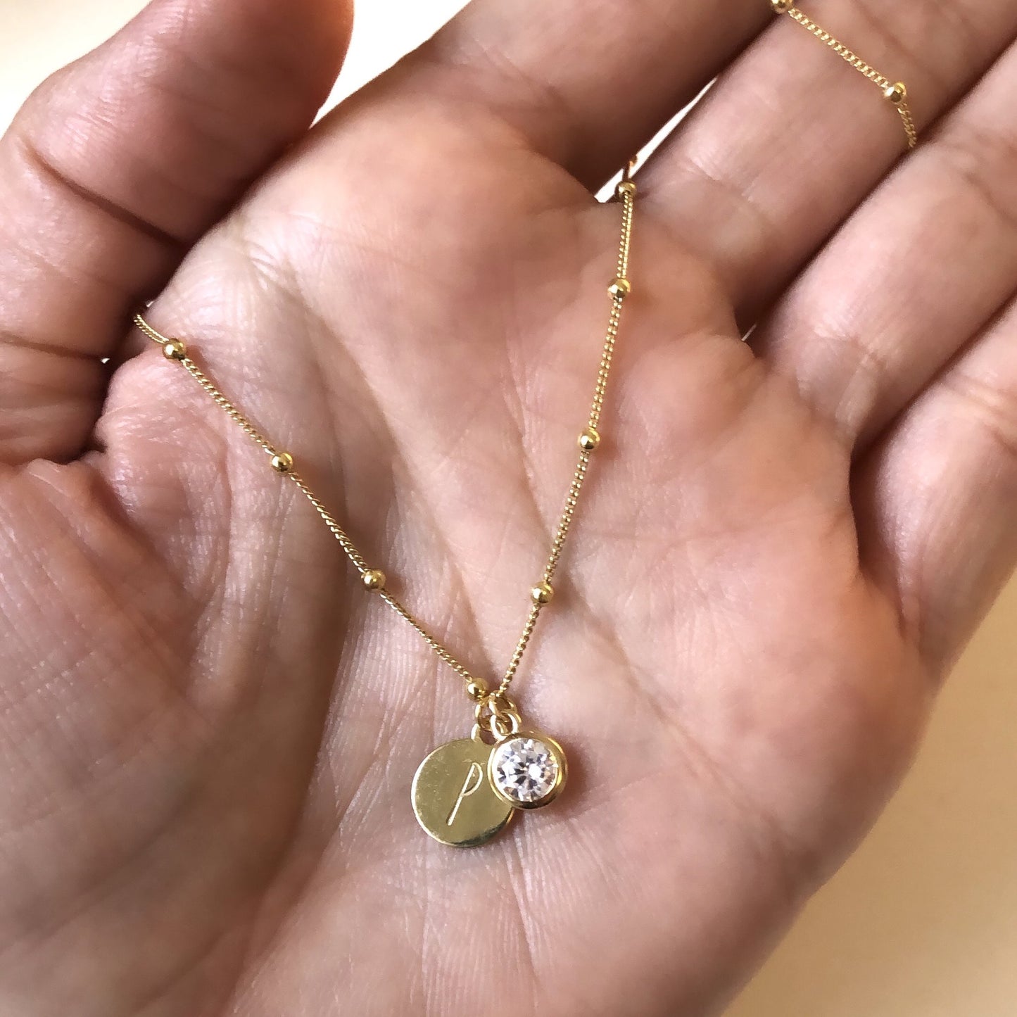 colgante o charm de calcedonia verde para que personalices tu joya de plata de ley con baño de oro 18 kilates o para hacer un regalo personalizado