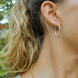 pendientes grandes de aro boho tipo bali en plata negra para un look hippie o bohemio. big silver boho hoop earrings. 