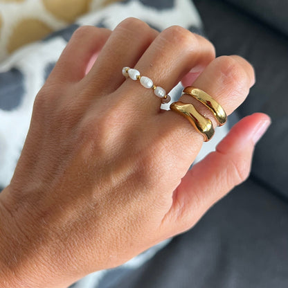 anillo boho ajustable,grande, dorado y resistente al agua ideal para  completar look de Invitada a bodas, bautizos y comuniones. está confeccionado en acero hipoalergénico y es la idea de regalo perfecto para el día de la madre o amigo invisible. Gold plated stainless steel adjustable waterproof ring