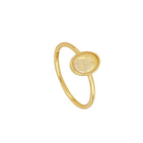 anillo fino estilo boho con ovalo en plata de ley con baño de oro 18 kilates. Gold plated sterling silver oval boho ring. 