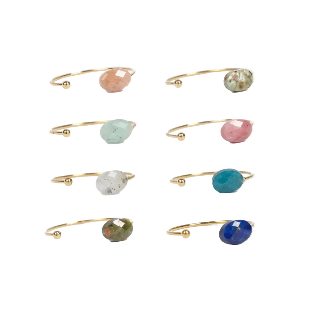 anillo ajustable de acero inoxidable dorado con piedra natural: rodocrosita, amatista, ágata roja, amazonita o piedra africana. Son talla única. Ideales como regalo a adolescentes. 