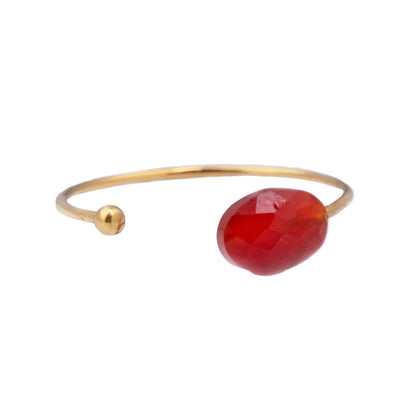 anillo ajustable de acero inoxidable dorado con piedra natural: rodocrosita, amatista, ágata roja, amazonita o piedra africana. Son talla única. Ideales como regalo a adolescentes. 