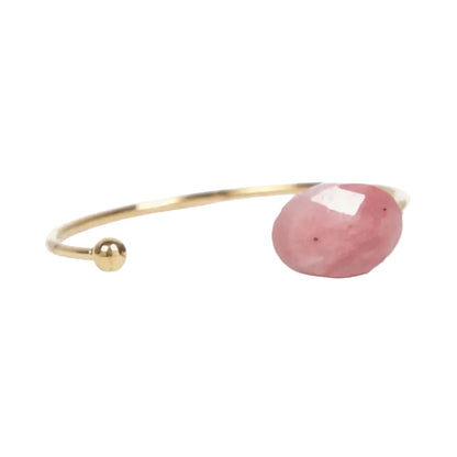 anillo ajustable de acero inoxidable dorado con piedra natural: rodocrosita, amatista, ágata roja, amazonita o piedra africana. Son talla única. Ideales como regalo a adolescentes. 