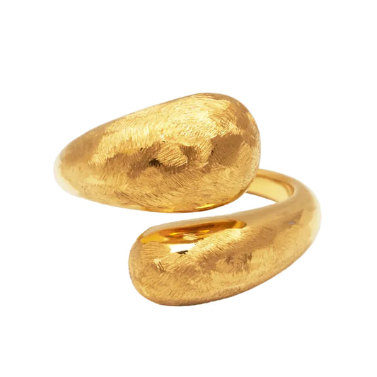 anillo ajustable,grande, dorado y resistente al agua ideal para  completar look de nvitada a bodas, bautizos y comuniones. está confeccionado en acero hipoalergénico y es la idea de regalo perfecto para el día de la madre o amigo invisible. Gold plated stainless steel adjustable waterproof ring