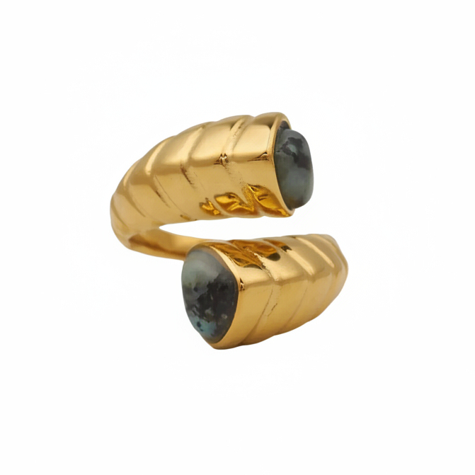 anillo boho ajustable,grande, dorado y resistente al agua ideal para  completar look de Invitada a bodas, bautizos y comuniones. está confeccionado en acero hipoalergénico y es la idea de regalo perfecto para el día de la madre o amigo invisible. Gold plated stainless steel adjustable waterproof ring