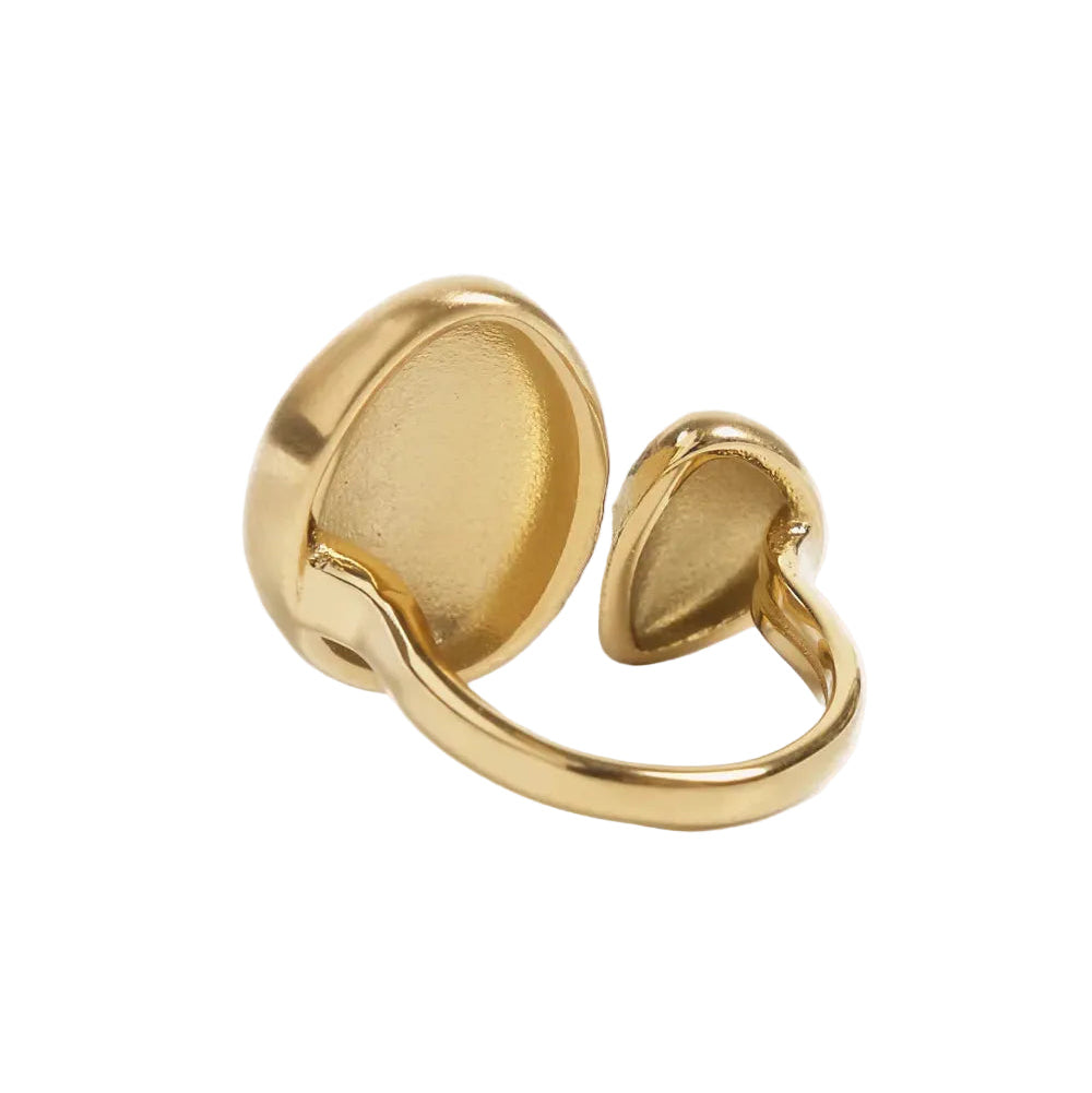 anillo ajustable,grande, dorado y resistente al agua ideal para  completar look de nvitada a bodas, bautizos y comuniones. está confeccionado en acero hipoalergénico y es la idea de regalo perfecto para el día de la madre o amigo invisible. Gold plated stainless steel adjustable waterproof ring