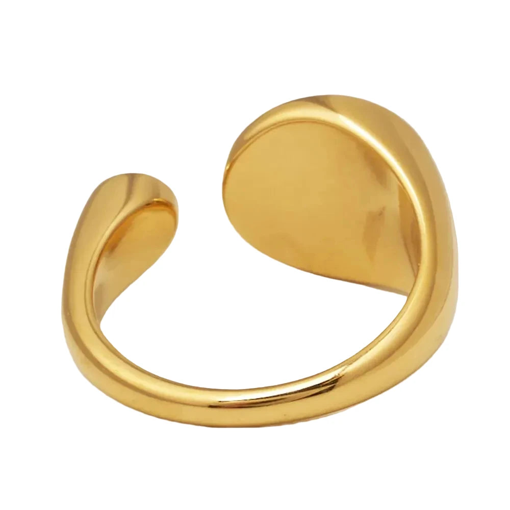 anillo boho ajustable,grande, dorado y resistente al agua ideal para  completar look de Invitada a bodas, bautizos y comuniones. está confeccionado en acero hipoalergénico y es la idea de regalo perfecto para el día de la madre o amigo invisible. Gold plated stainless steel adjustable waterproof ring