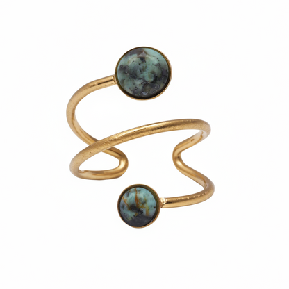 anillo boho ajustable,grande, dorado y resistente al agua ideal para look hippy de verano. está confeccionado en acero hipoalergénico dorado y piedra natural y es la idea de regalo perfecto para el día de la madre o amigo invisible. Gold plated stainless steel adjustable waterproof ring