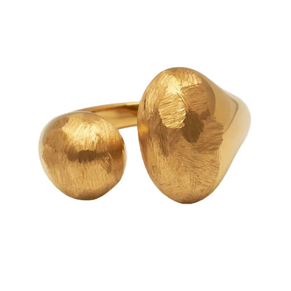 anillo boho ajustable,grande, dorado y resistente al agua ideal para  completar look de Invitada a bodas, bautizos y comuniones. está confeccionado en acero hipoalergénico y es la idea de regalo perfecto para el día de la madre o amigo invisible. Gold plated stainless steel adjustable waterproof ring