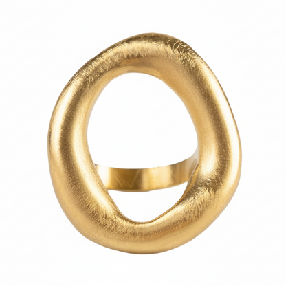 anillo ajustable,grande, dorado y resistente al agua ideal para  completar look de nvitada a bodas, bautizos y comuniones. está confeccionado en acero hipoalergénico y es la idea de regalo perfecto para el día de la madre o amigo invisible. Gold plated stainless steel adjustable waterproof ring