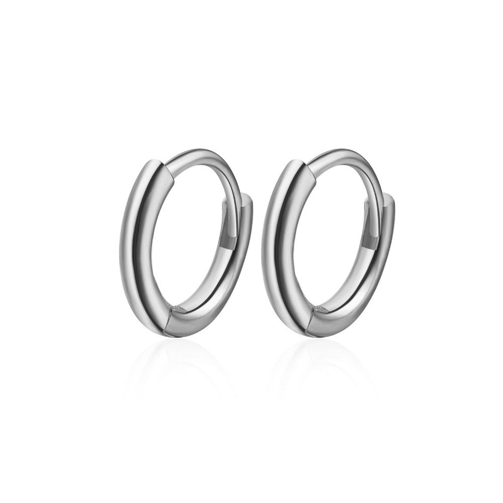 aros pequeños de piercing básicos con cierre fácil que están confeccinados en plata de ley con baño de oro 18 kilates. Gold plated sterling silver hoop earrings for helix piercing.