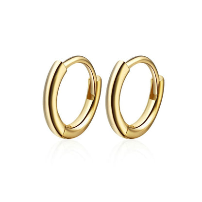 aros pequeños de piercing básicos con cierre fácil que están confeccinados en plata de ley con baño de oro 18 kilates. Gold plated sterling silver hoop earrings for helix piercing.