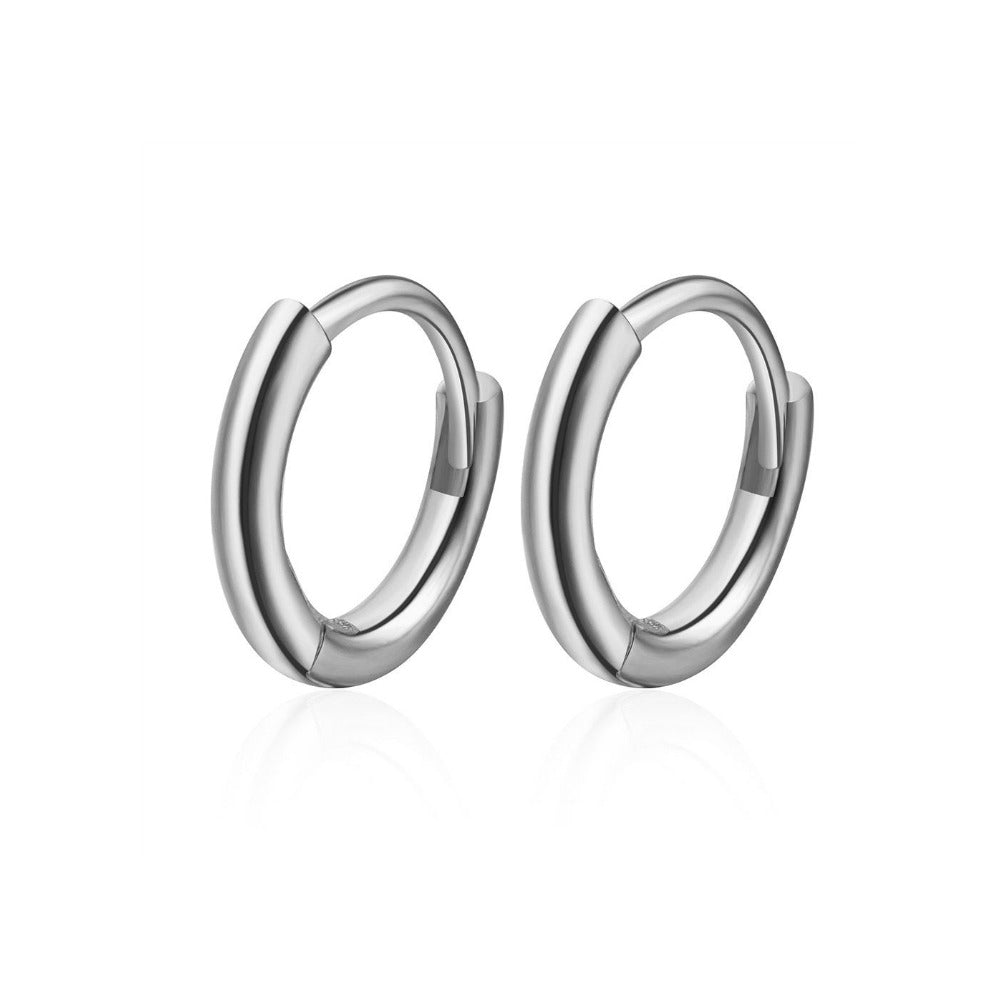 aros pequeños de piercing básicos con cierre fácil que están confeccinados en plata de ley con baño de oro 18 kilates. Gold plated sterling silver hoop earrings for helix piercing.