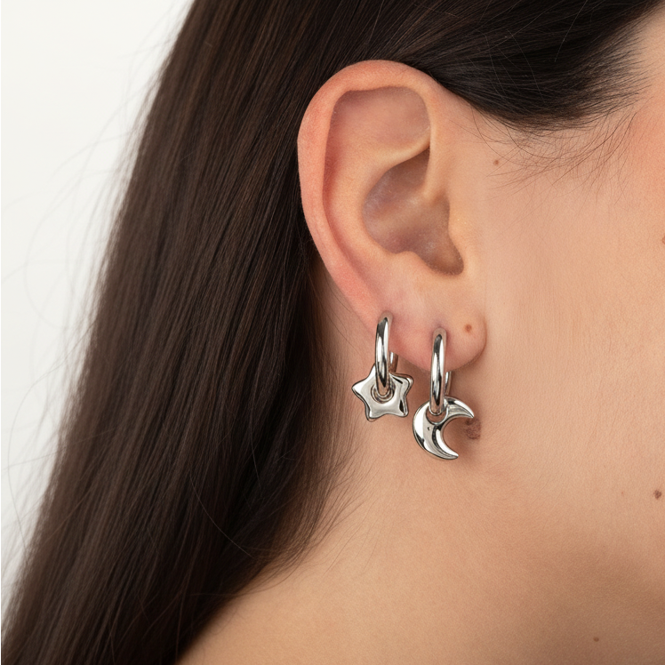 pendientes  largos de aro 2 en 1 resistentes al agua porque están confeccionados en acero inoxidable con baño de oro. Tienen un colgante intercambiable de estrella. Gold plated stainless Steel star pendant waterproof hoop earrings for piercing 