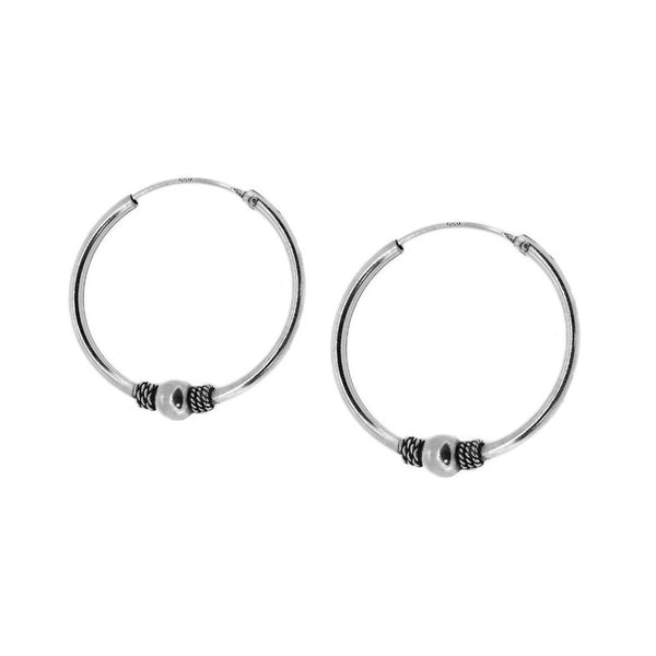 pendientes grandes de aro boho tipo bali en plata negra para un look hippie o bohemio. big silver boho hoop earrings. 