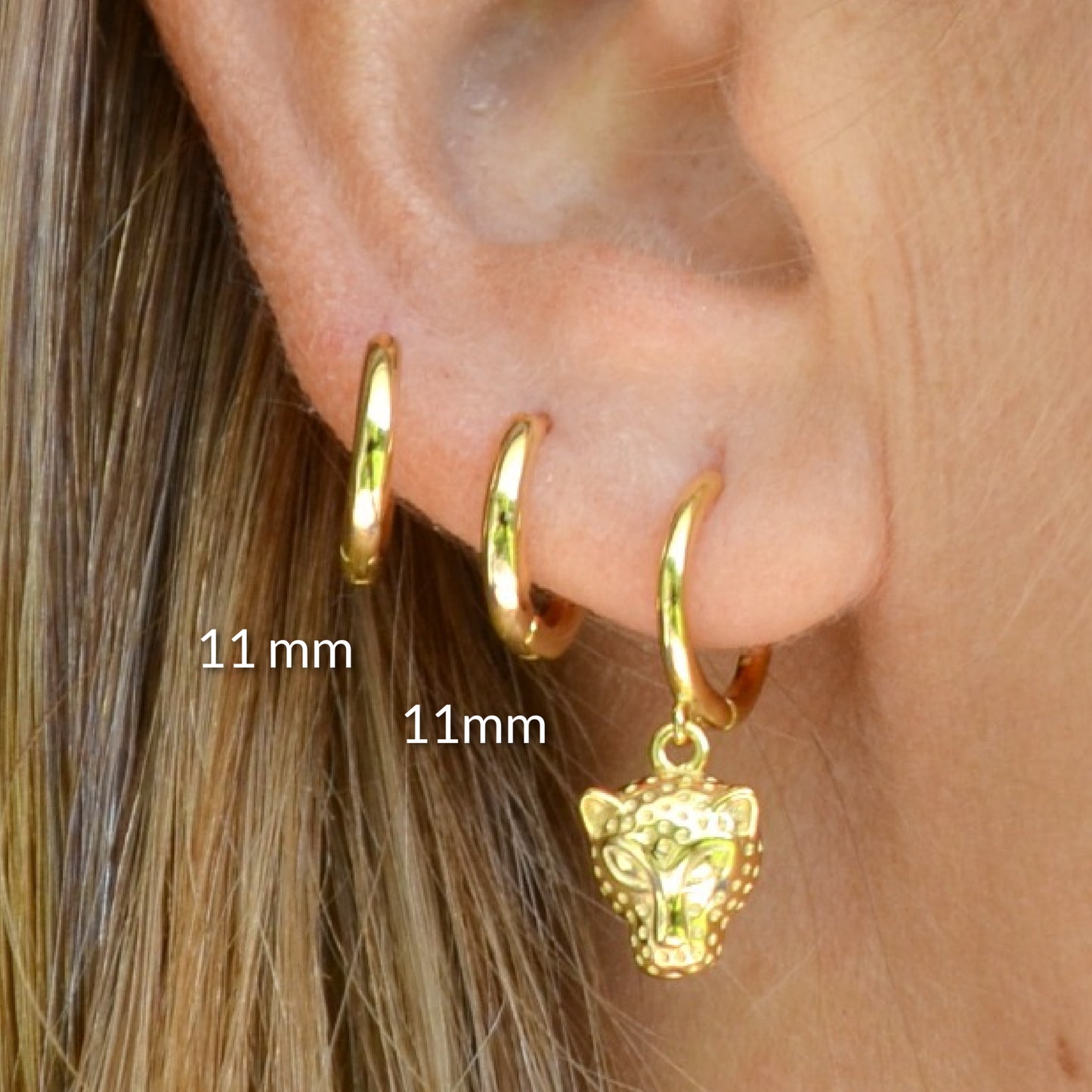 aros pequeños de piercing básicos con cierre fácil que están confeccinados en plata de ley con baño de oro 18 kilates. Gold plated sterling silver hoop earrings for helix piercing.