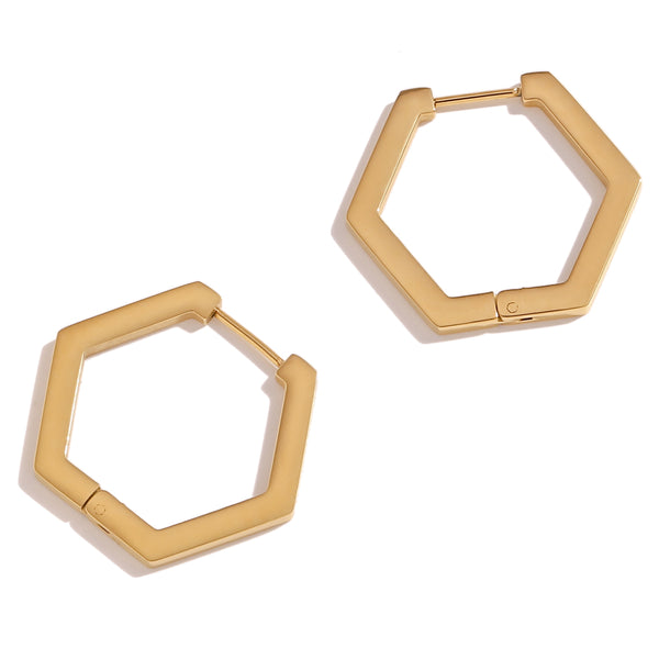 pendientes de aro hexagonal hipoalergénicos. Está confeccionados en acero resistente al agua. gold plated stainless steel hexagon hoop earrings