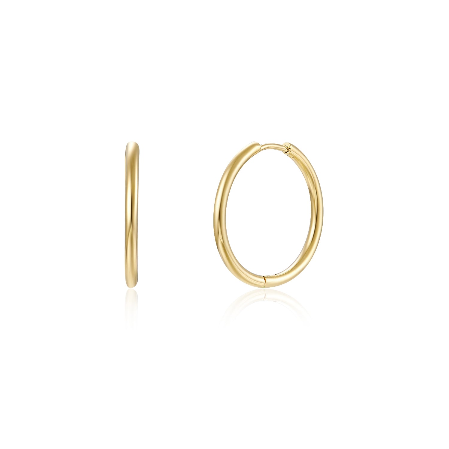 Aros básicos de piercing básicos con cierre fácil resistentes al agua. Son hipoalergénicos y están confeccionados en acero inoxidable con baño de oro 18 kilates. Gold plated stainless steel waterproof hoop earrings for helix piercing.