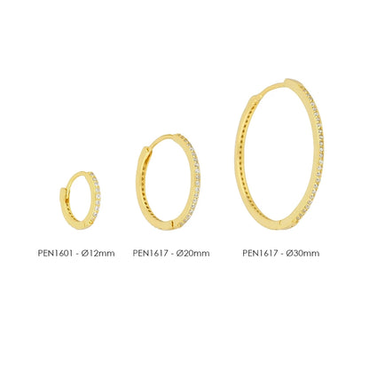 pendientes de aro grandes y básicos con circonitas como los de jennifer lopez. Estan confeccionados en plata de ley con baño de oro 18 kilates y cierre fácil. JLO´s gold plated sterling silver zircon hoop earrings.