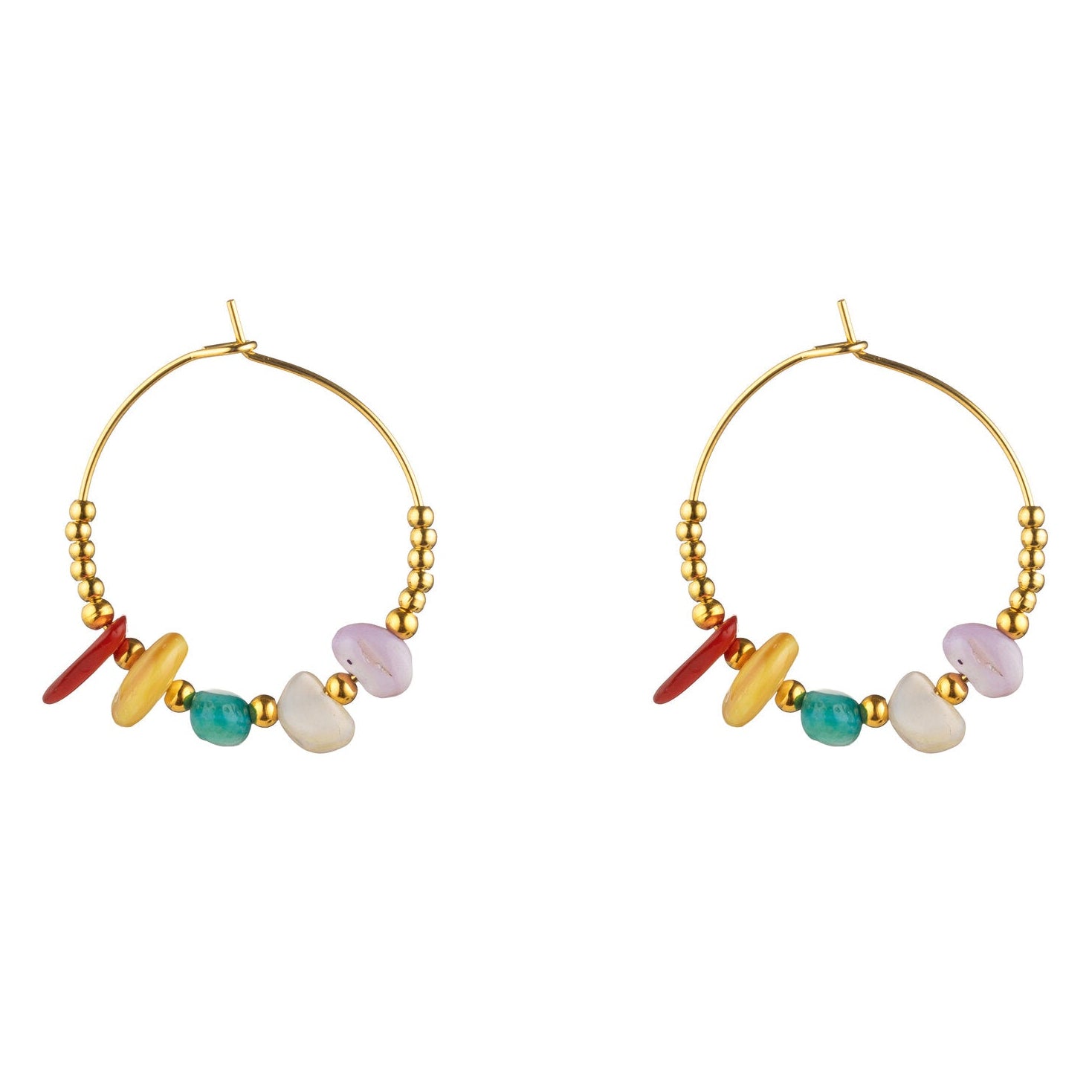 pendientes boho de aro medianos con piedra natural en color rojo coral, amarillo, turquesa, rosa y blanco. son de acero hipoalergénico bañado en oro y resistentes al agua. Gold plated stainless steel turquoise waterproof hoop earrings 