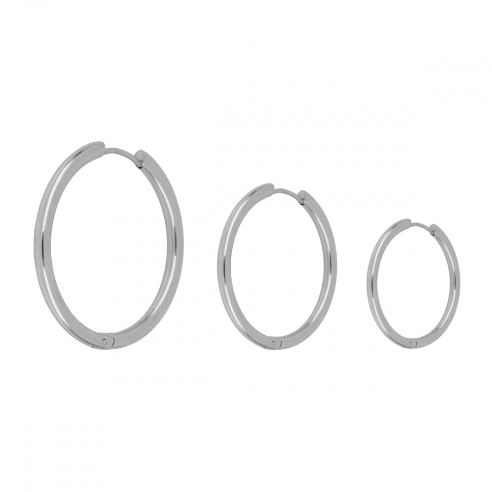 Aros básicos grandes de piercing con cierre fácil resistentes al agua. Son hipoalergénicos y están confeccionados en acero inoxidable con baño de oro 18 kilates. Gold plated stainless steel waterproof hoop earrings for piercing.