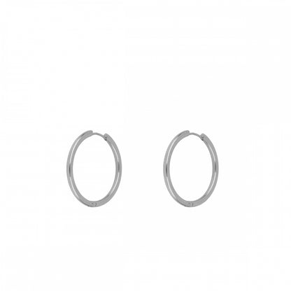 Aros básicos grandes de piercing con cierre fácil resistentes al agua. Son hipoalergénicos y están confeccionados en acero inoxidable con baño de oro 18 kilates. Gold plated stainless steel waterproof hoop earrings for piercing.