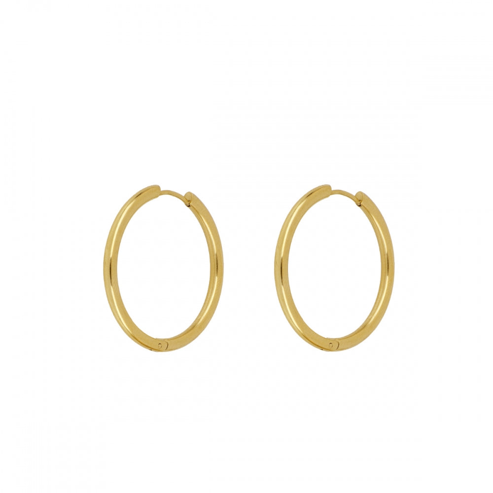 Aros básicos grandes de piercing con cierre fácil resistentes al agua. Son hipoalergénicos y están confeccionados en acero inoxidable con baño de oro 18 kilates. Gold plated stainless steel waterproof hoop earrings for piercing.