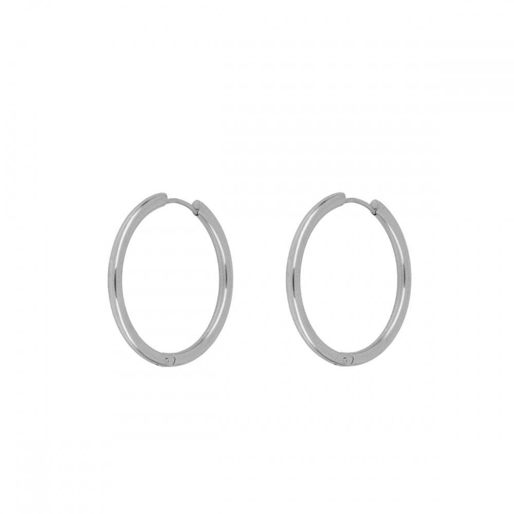 Aros básicos grandes de piercing con cierre fácil resistentes al agua. Son hipoalergénicos y están confeccionados en acero inoxidable con baño de oro 18 kilates. Gold plated stainless steel waterproof hoop earrings for piercing.