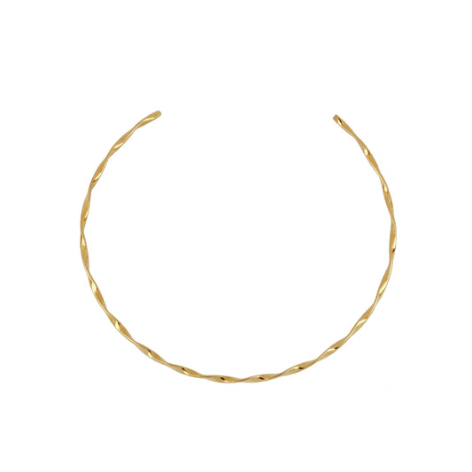 collar o choker rígido dorado estilo años 90 en acero hipoalergénico resistente al agua. Gold plated stainless steel twisted rigid choker necklace 90´s style