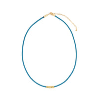 collar de hilo en color AZUL con bolitas plateadas o doradas. Gold plated sterling silver bead colorful thread necklace.