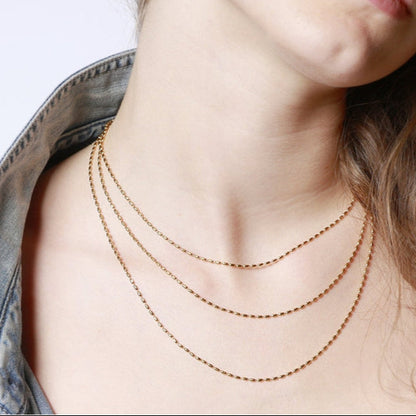 Collar boho de tres cadenas juntas en acero hipoalergénicos resistente al agua. Son 3 collares en 1.