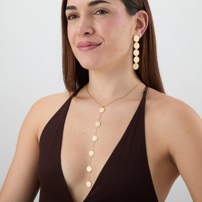 collar largo boho para adolescente o chica joven que lleve escote en v o escote pronunciado. es de cadena larga con círculos. ideal para looks de noche o de fiesta. Es de acero hipoalergénico dorado o plateado y resistente al agua