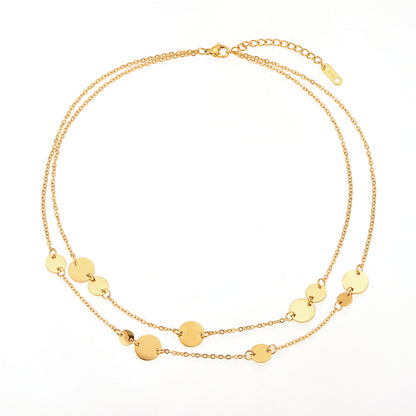 Collar boho de dos cadenas juntas con medallas o chapas estilo monedas.  Es de acero hipoalergénicos resistente al agua. Son 2 collares en 1, perfecto para un look de noche o de día.