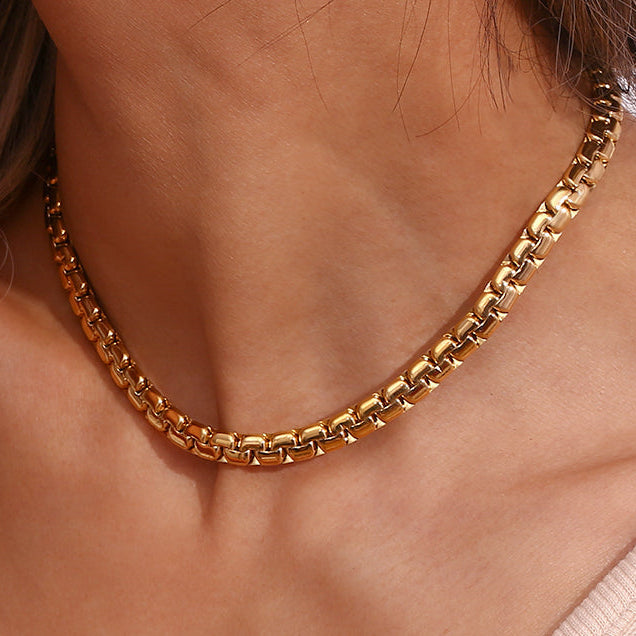 collar de cadena  veneciana dorada vintage con eslabón grande estilo años 80 y 90. gold plated stainless steel vintage chunky chain necklace