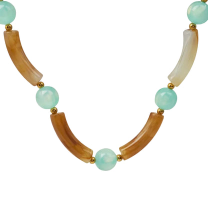 collar para verano tipo anna winthour con abalorios color ámbar o miel y turquesa.