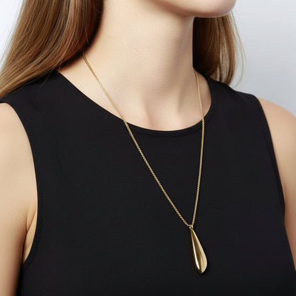 collar minimalista largo con colgante geométrico de acero hipoalergénico resistente al agua. Acabados en dorado y plateado. gOLD PLATED stainless steel oval pendant long necklace.