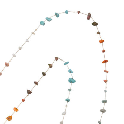 collar boho fino con piedra natural. Es de acero hipoalergénico y resistente al agua.