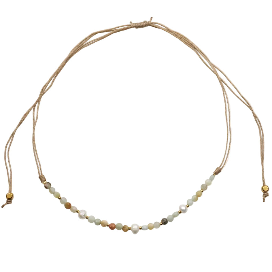 collar boho de piedras naturales amazonita y perlas. Es ajustable y perfecto para verano en colores verde agua o menta.