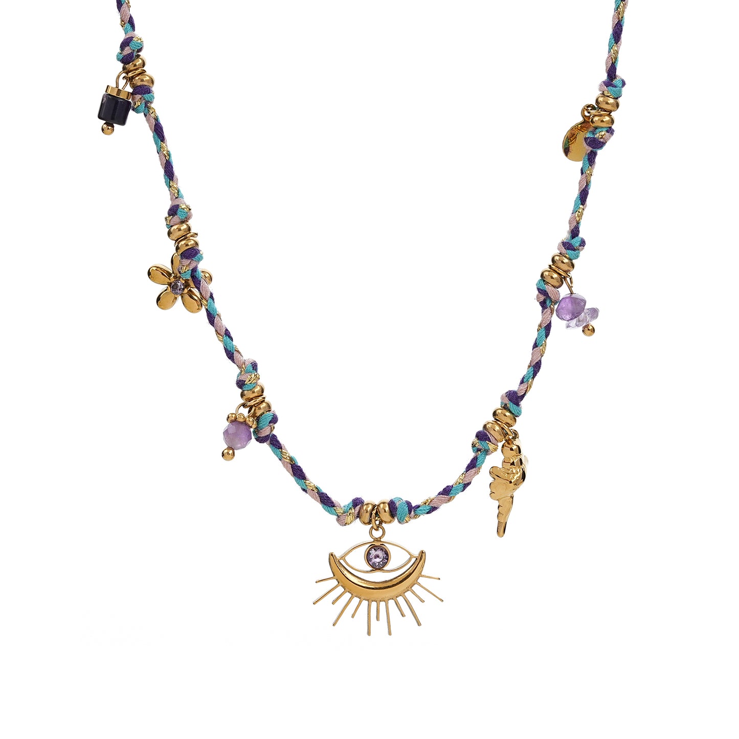 collar boho chic de cordón o hilo trenzado morado, azul y dorado. tiene abalorios dorados como el ojo turco y la caracola. Piedra natural amatista. Es de acero hipoalergénico