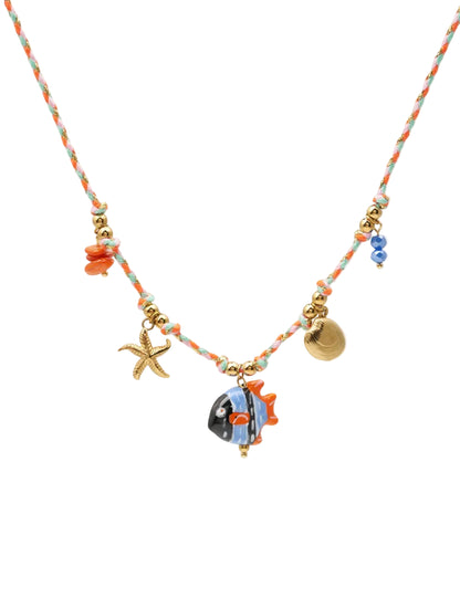 COLLAR para verano de CORDÓN naranja con acero hipoalergénico y waterproof dorado. Los abalorios son concha, estrella de mar y pez en naranja y azul. 
