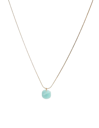 cadena o collar boho con colgante de piedra natural amazonita turquesa hecho de acero hipoalergénico y resistente al agua. Es color oro. Gold plated stainless steel waterproof mineral pendant necklace