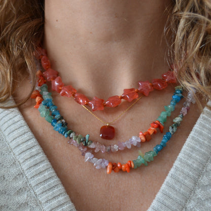 Collar de estrellas de resina para verano en colores rojo coral, verde oliva o marrón tostado.