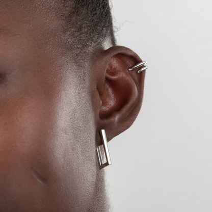 ear cuff de aro confeccionado en plata de ley 925 con baño de oro 18 kilates para llevar como un pendiente de piercing de héllix en el cartílago sin agujero