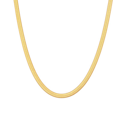 gargantilla o cadena de collar plana tipo escama dorada. Es de acero hipoalergénico resistente al agua. gold plated stainless steel herringbone chain necklace