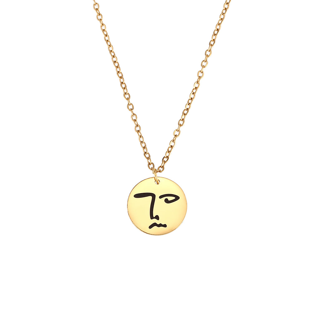 Gargantilla de verano con medalla de cara tipo picasso. Es de acero hipoalergénico dorado resistente al agua. Gold plated stainless steel face pendant surf necklace