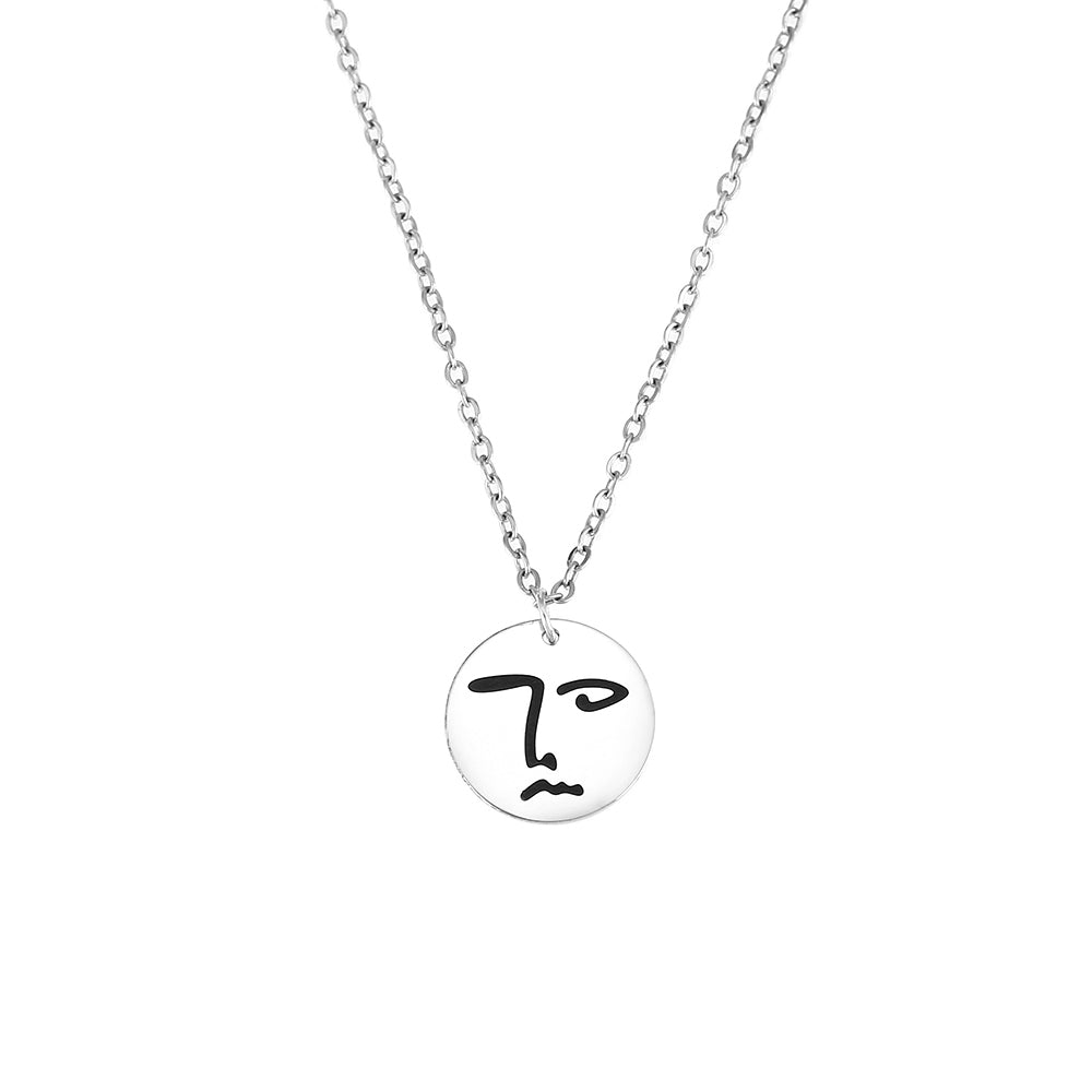 Gargantilla de verano con medalla de cara tipo picasso. Es de acero hipoalergénico dorado resistente al agua. Gold plated stainless steel face pendant surf necklace