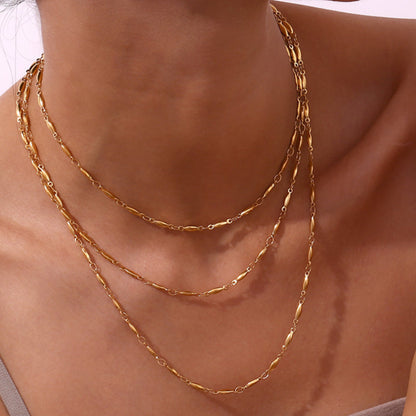 gargantilla boho chic en acero hipoalergénico y resistente al agua. Tiene forma de grano y es perfecta para hacer layering. Acabados en plateado y dorado