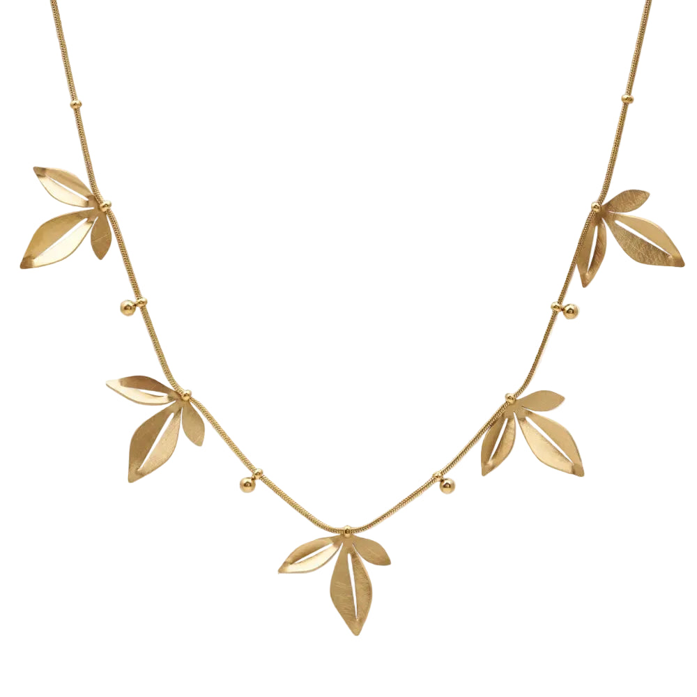 cadena o collar boho de hojitas colgantes hecho de acero hipoalergénico y resistente al agua. Es color oro. Gold plated stainless steel waterproof necklace